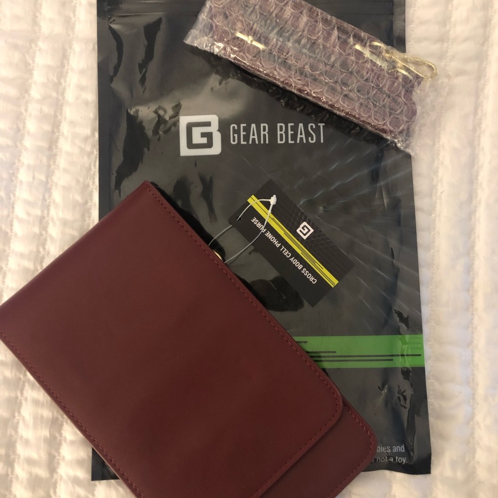 Crossbody cell phone purse